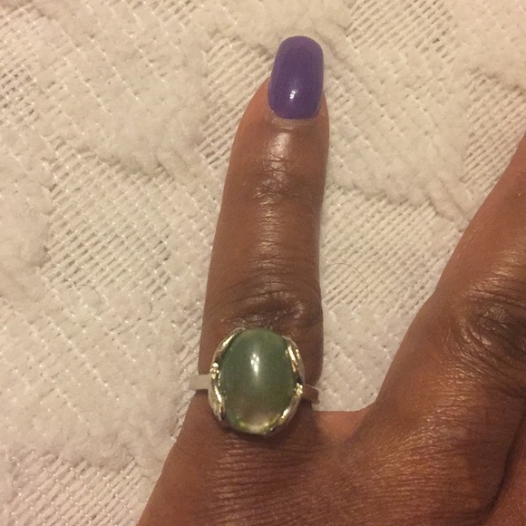 Preowned Adorable Green Stone Silver Ring - Picture 7 of 8